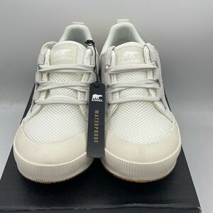 SOREL Out N About III Low Sneaker WP - sz 6- Sea Salt/Chalk